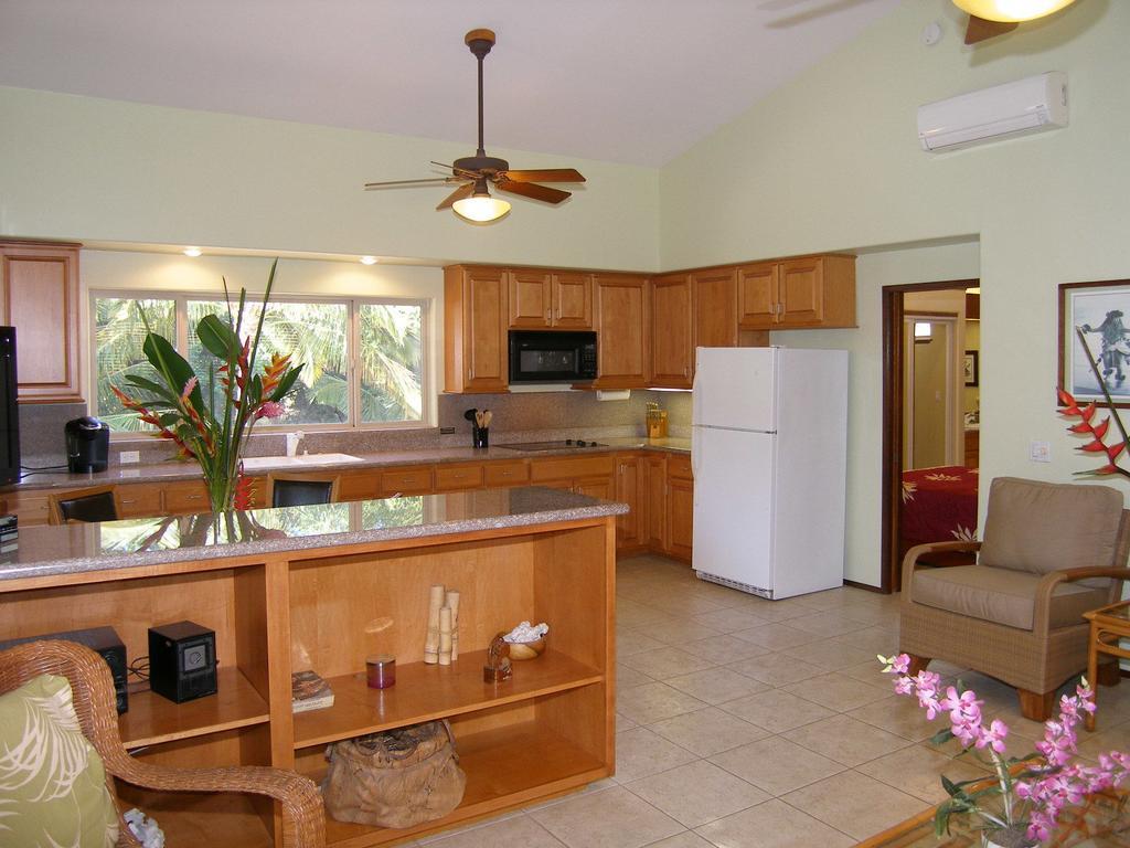 Aloha Aku Inn & Suites Кихеи Стая снимка