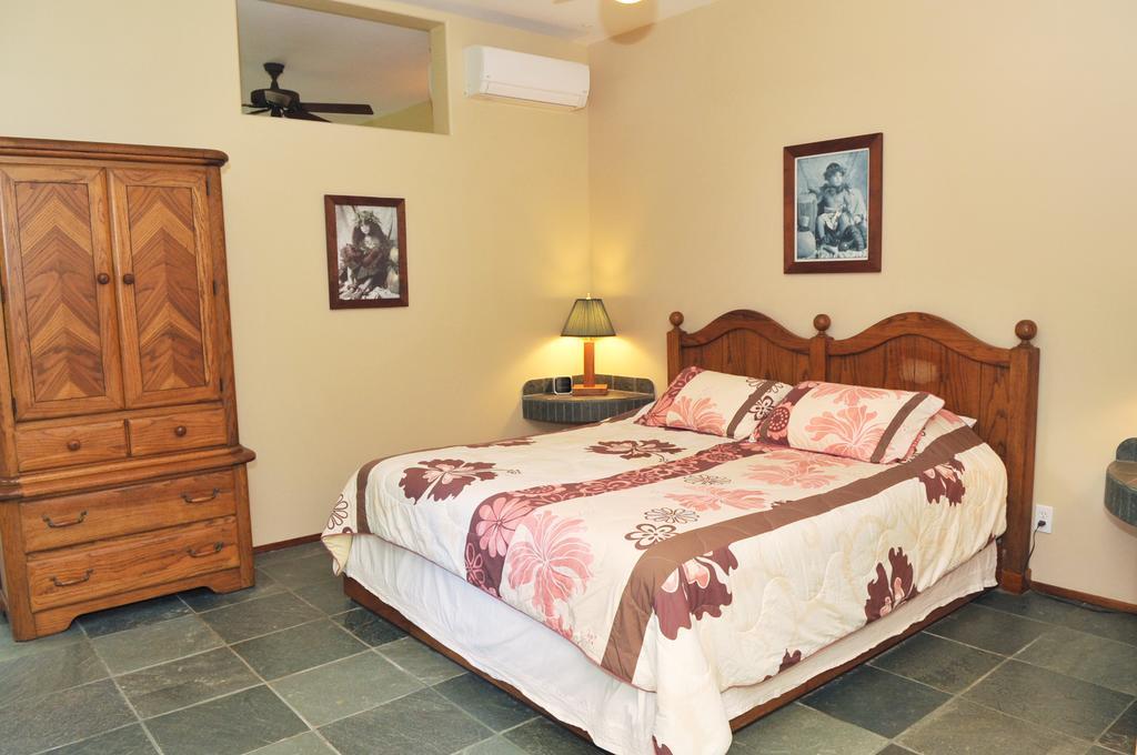Aloha Aku Inn & Suites Кихеи Стая снимка