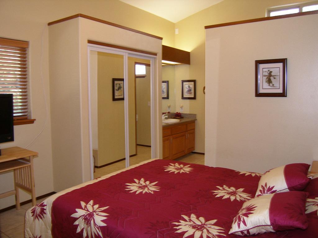 Aloha Aku Inn & Suites Кихеи Стая снимка