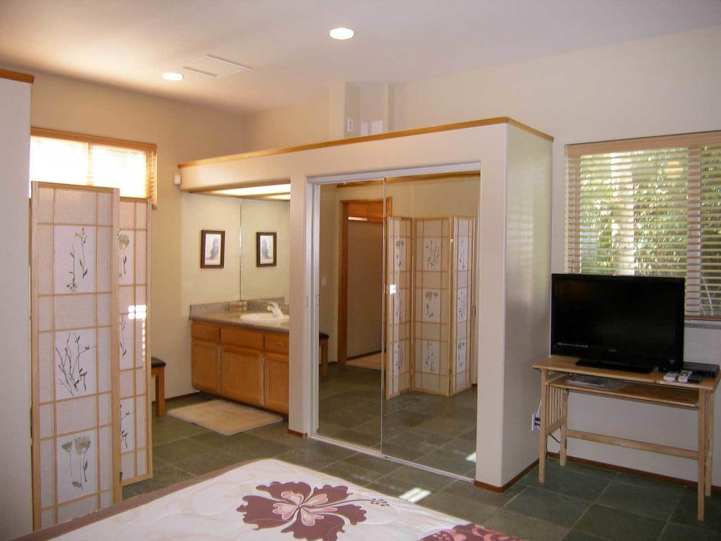 Aloha Aku Inn & Suites Кихеи Стая снимка